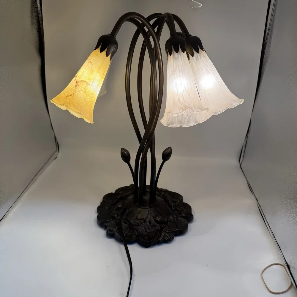 Tiffany Style White Floral Desk Lamp 17